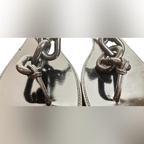BURBERRY Black Link Patent Leather Chain Thong Sandals EU 39 US 8.5 Flats - Picture 9 of 11